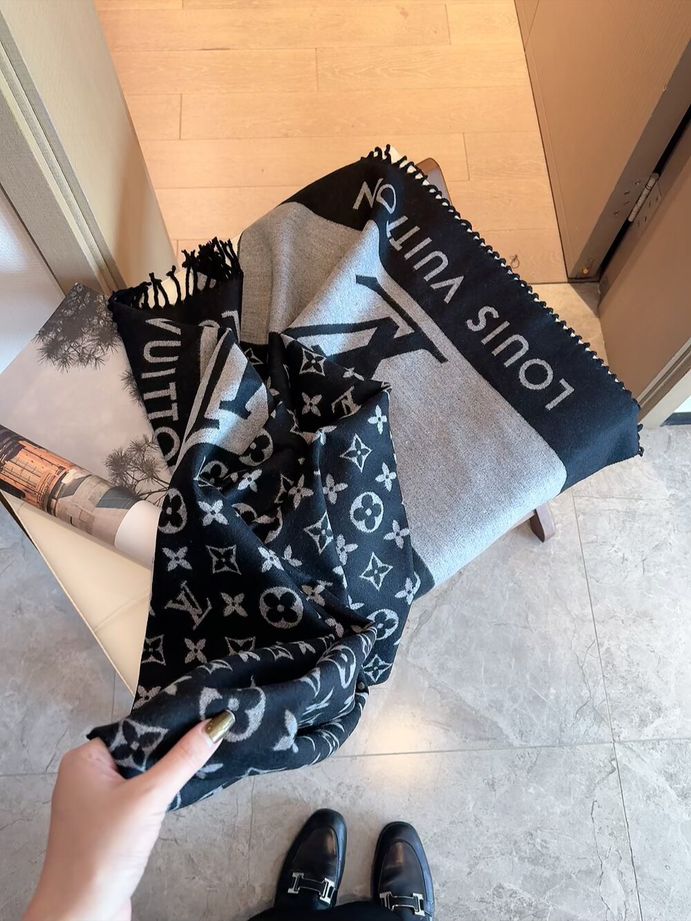 LV scarf