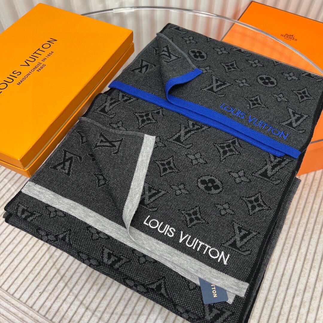 LV scarf