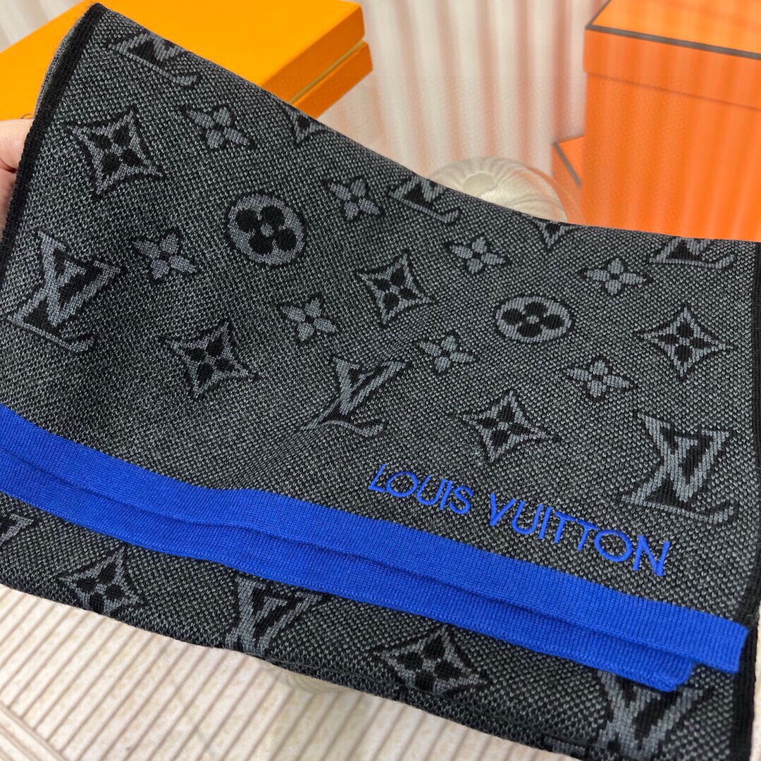 LV scarf