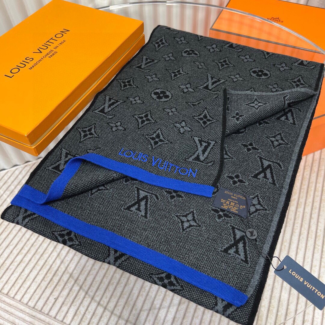 LV scarf