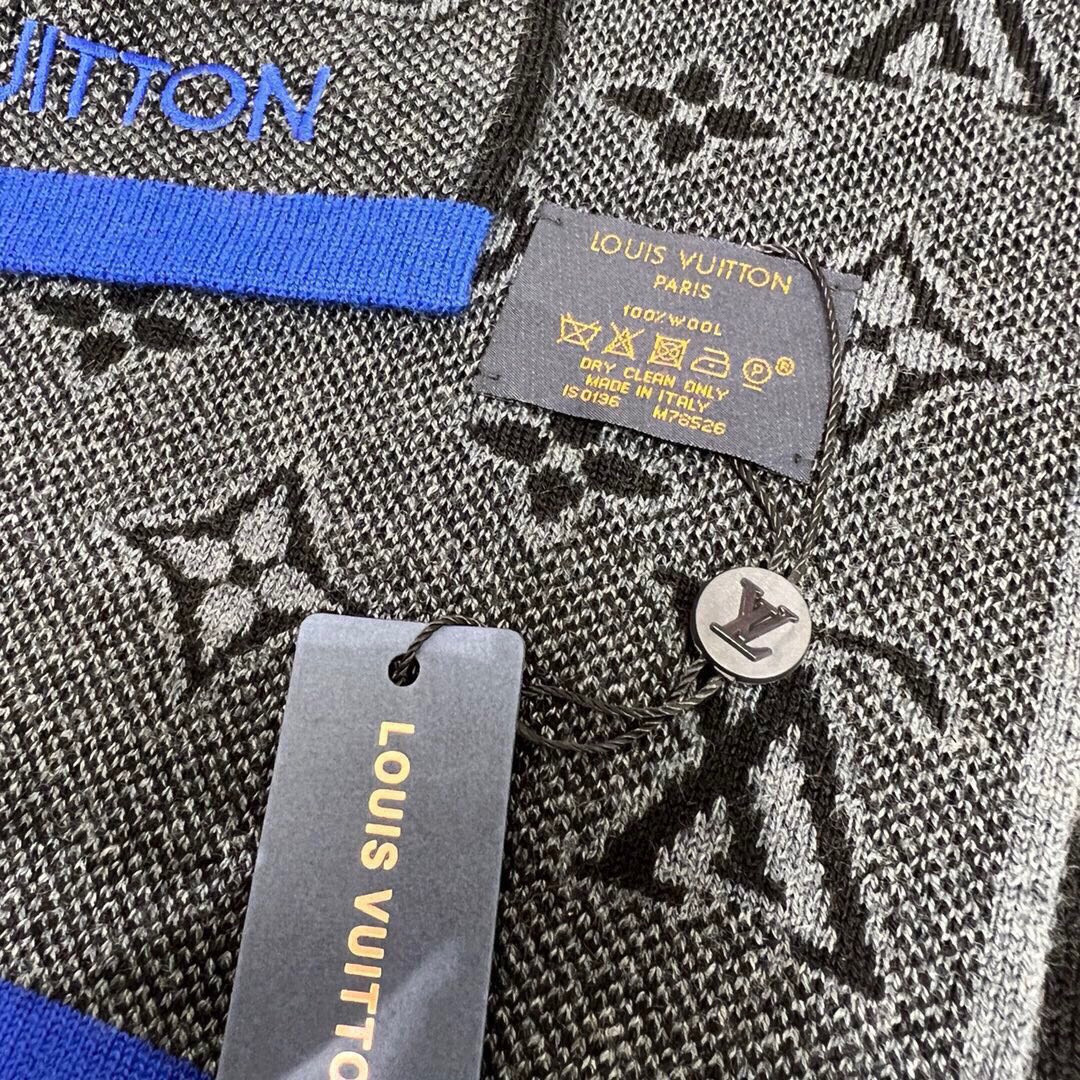 LV scarf