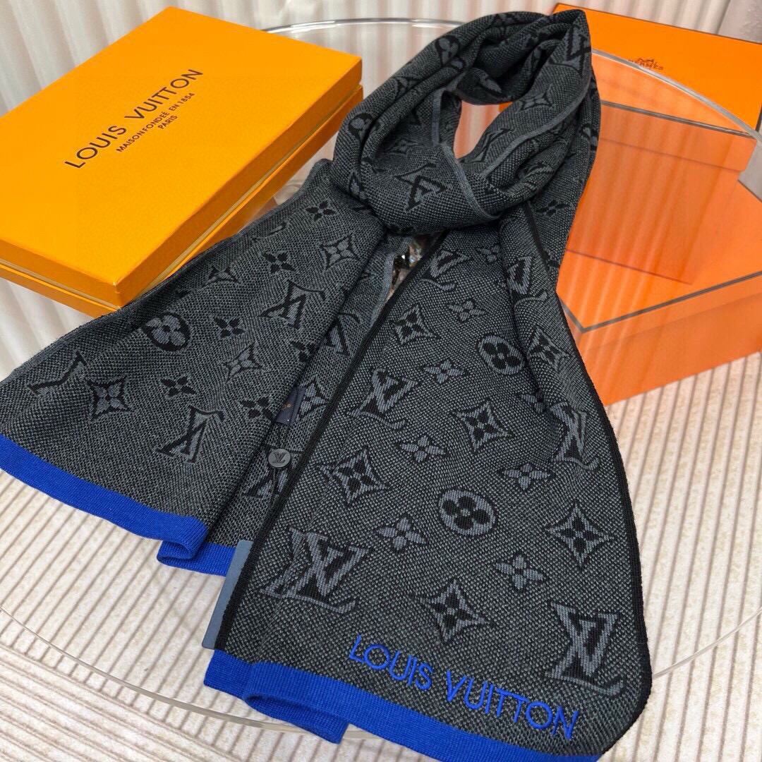 LV scarf