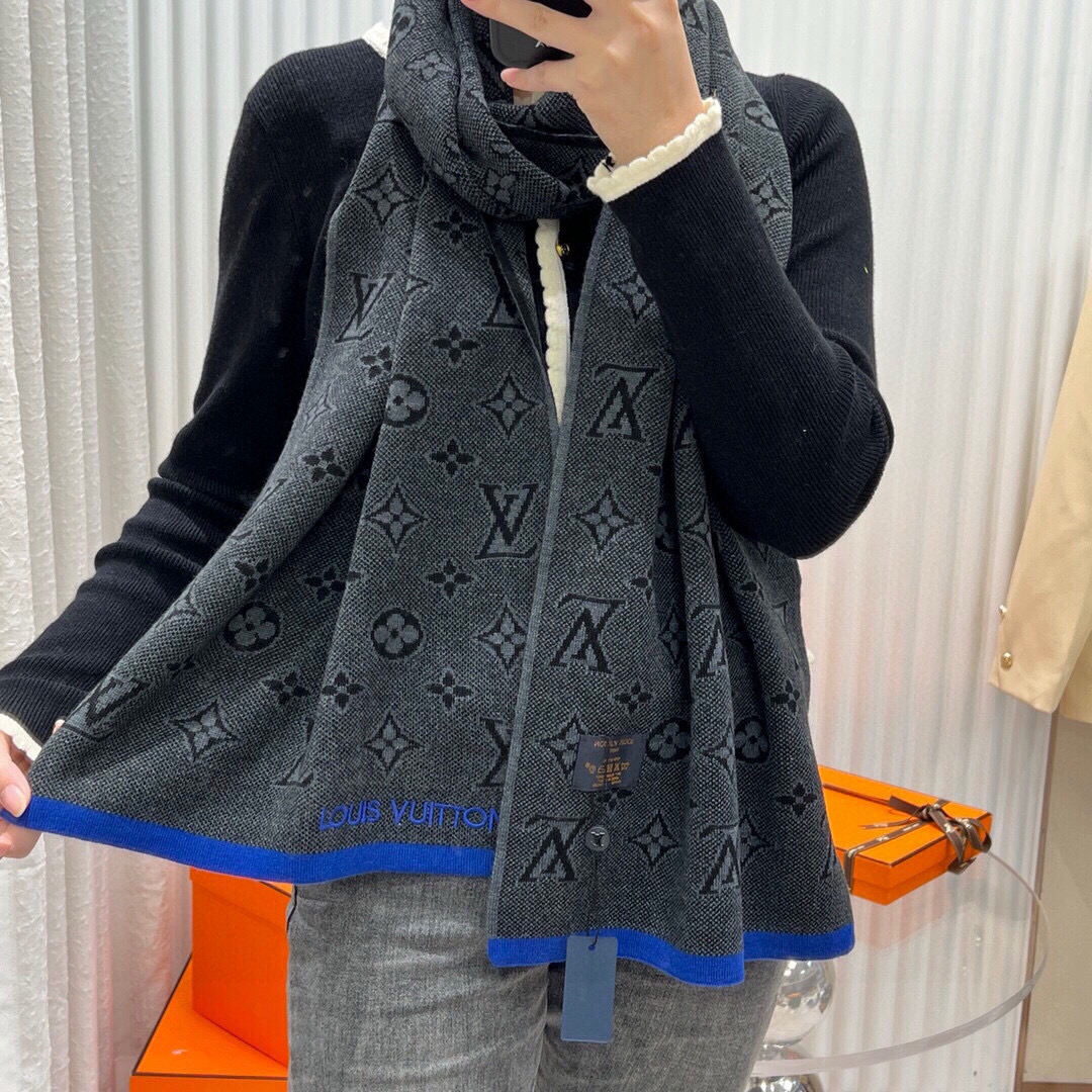 LV scarf