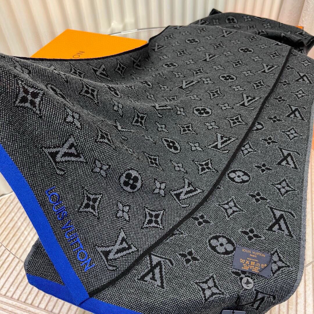 LV scarf