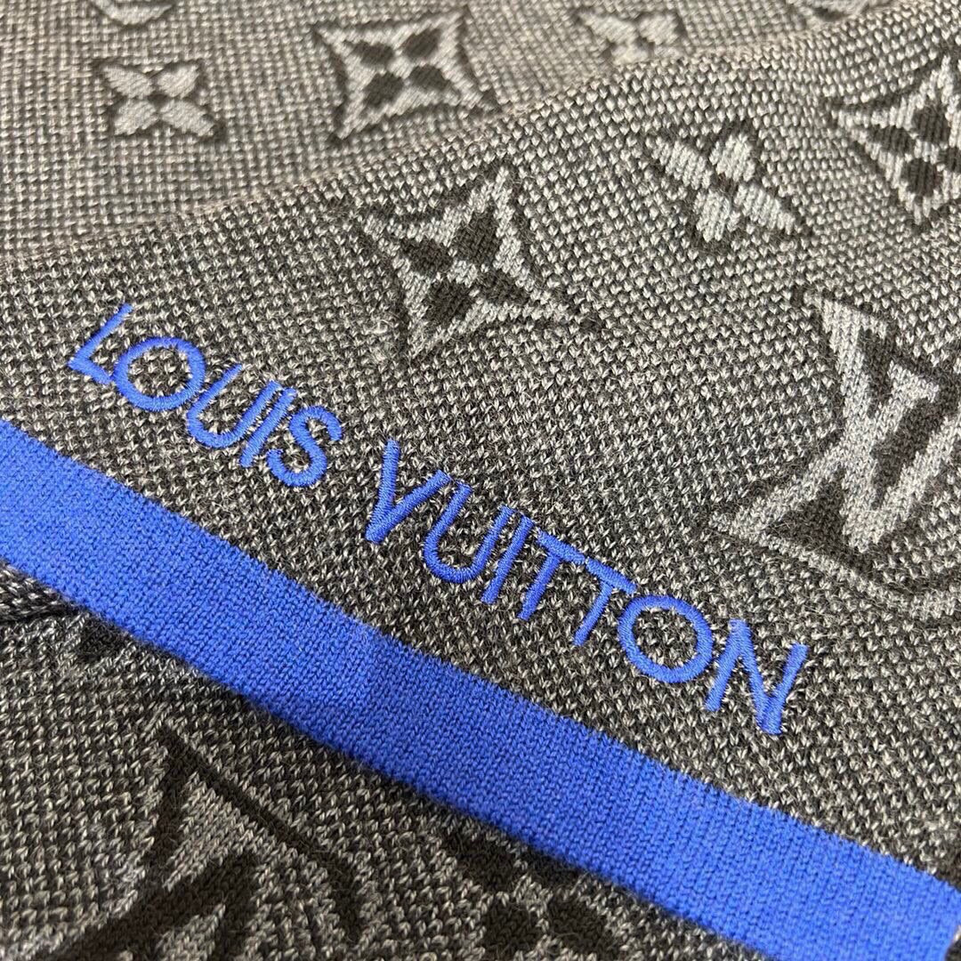 LV scarf