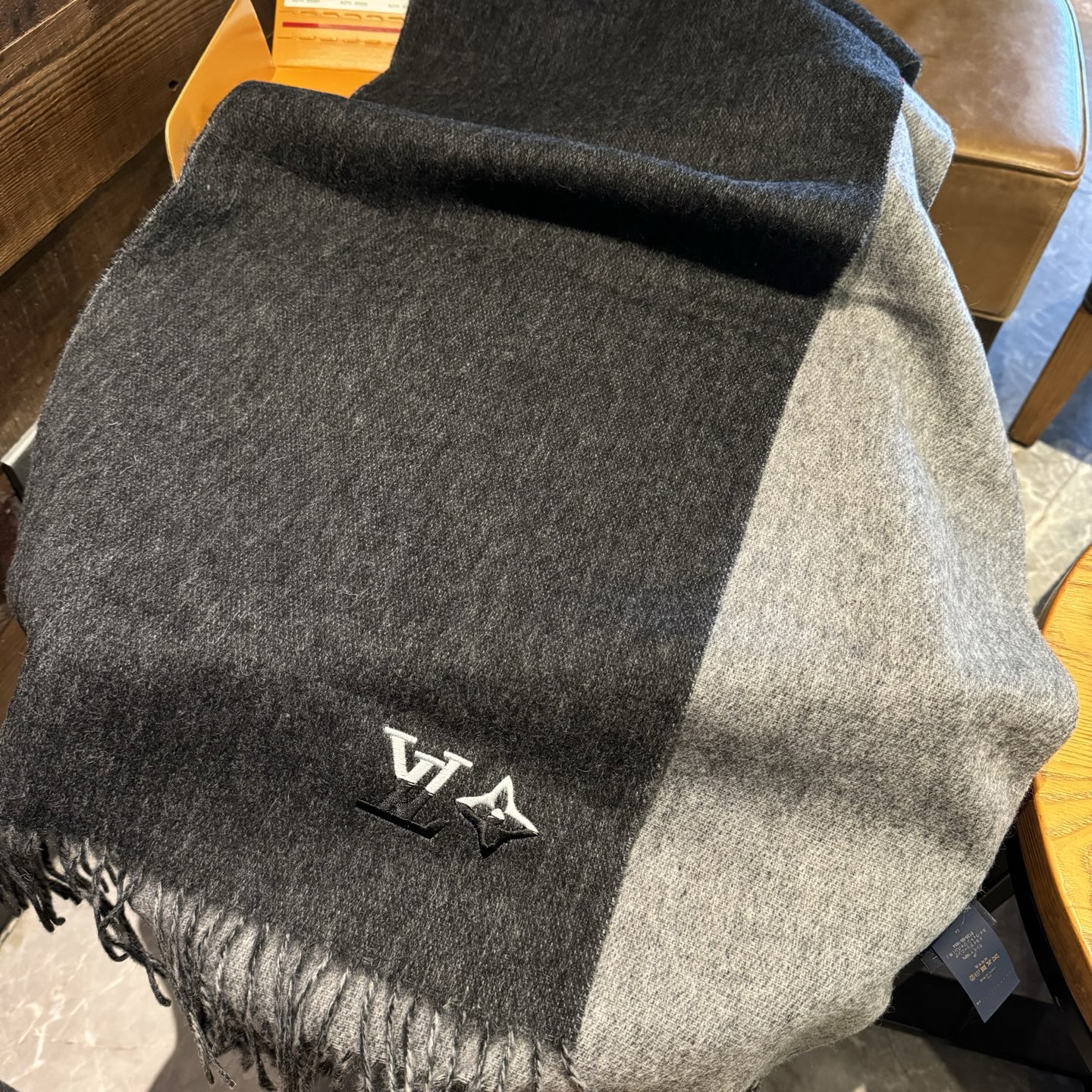 LV scarf
