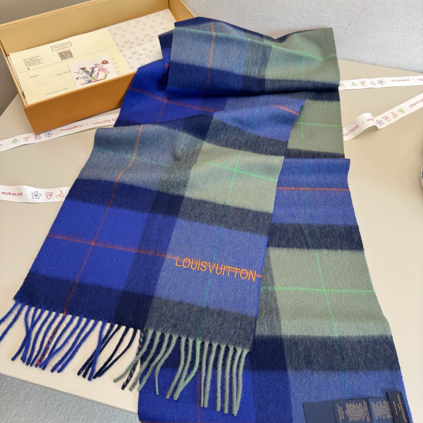 LV scarf