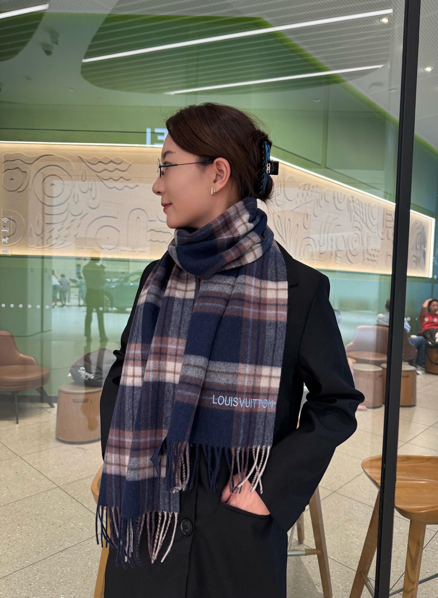 LV scarf