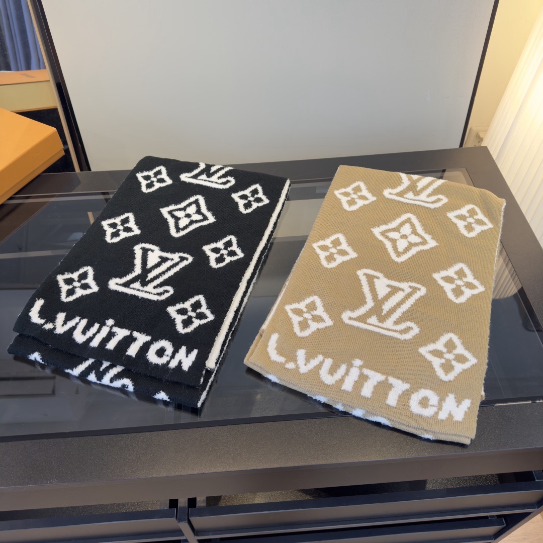 LV scarf