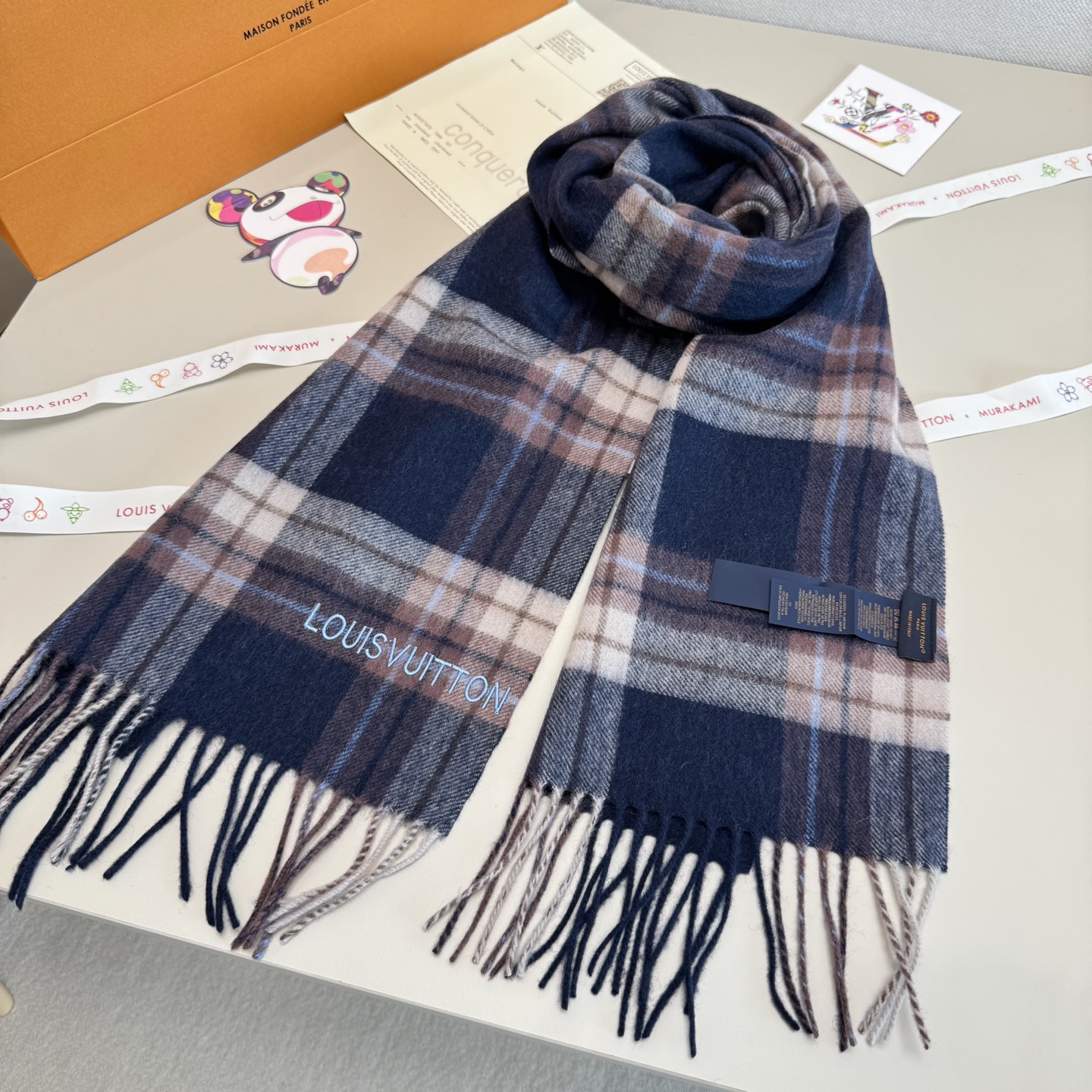 LV scarf