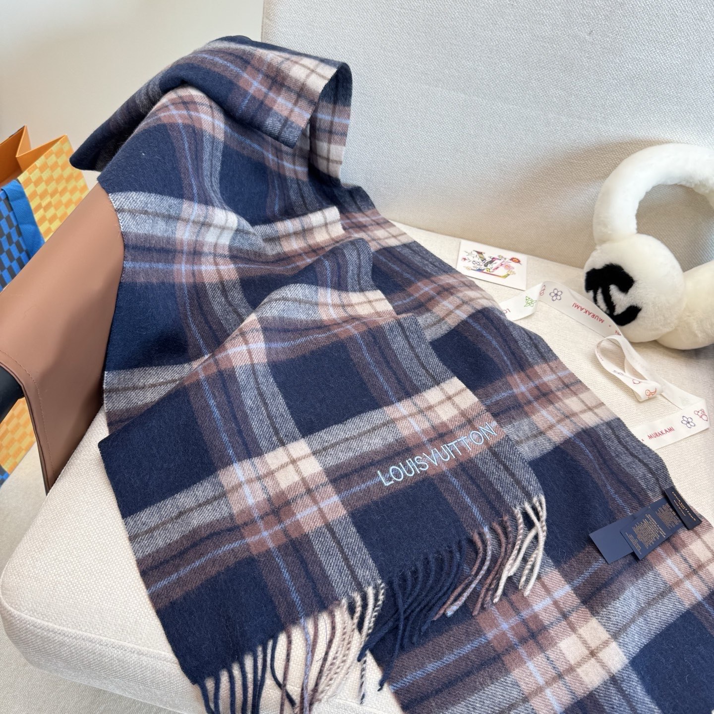 LV scarf