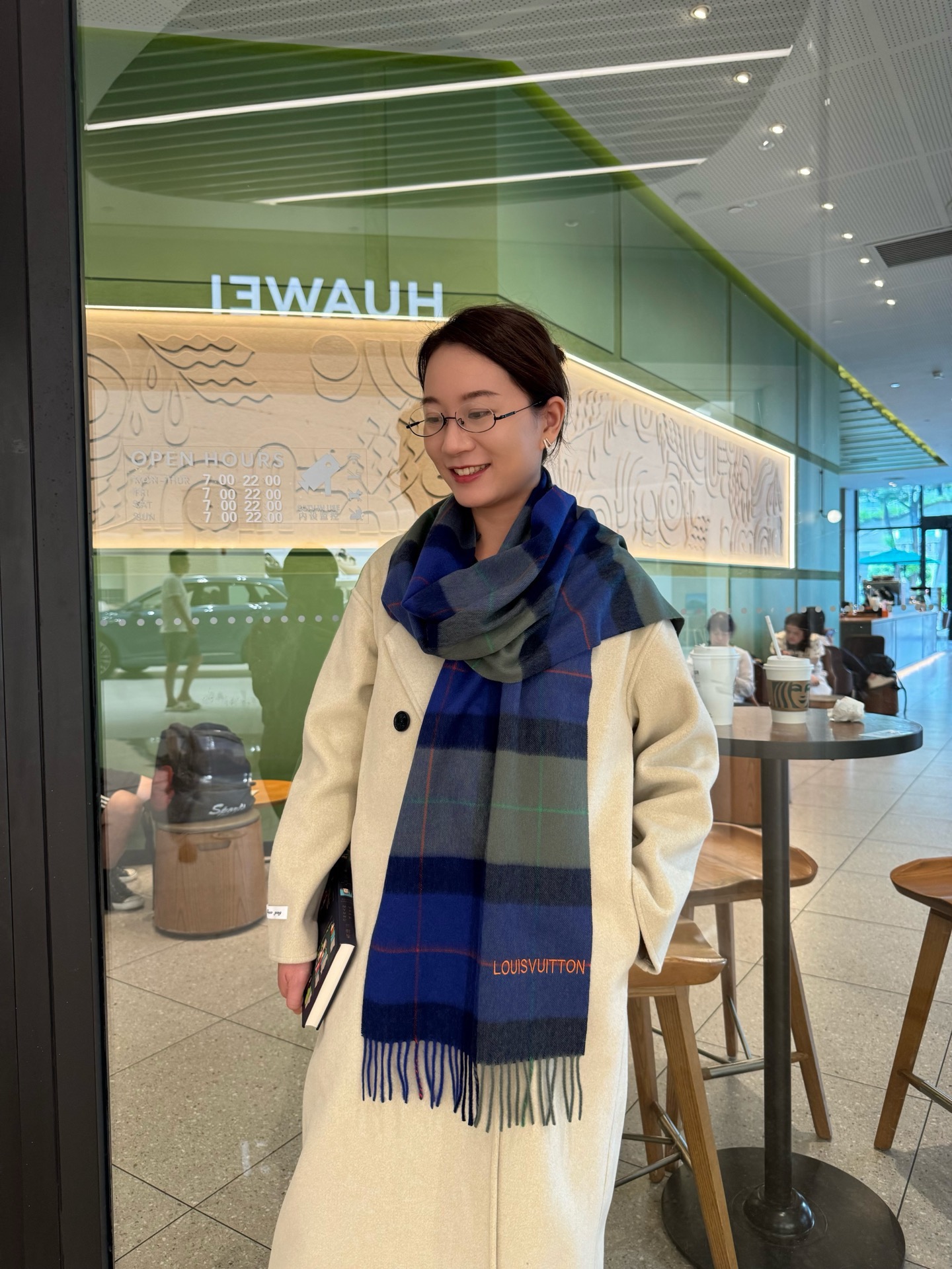 LV scarf