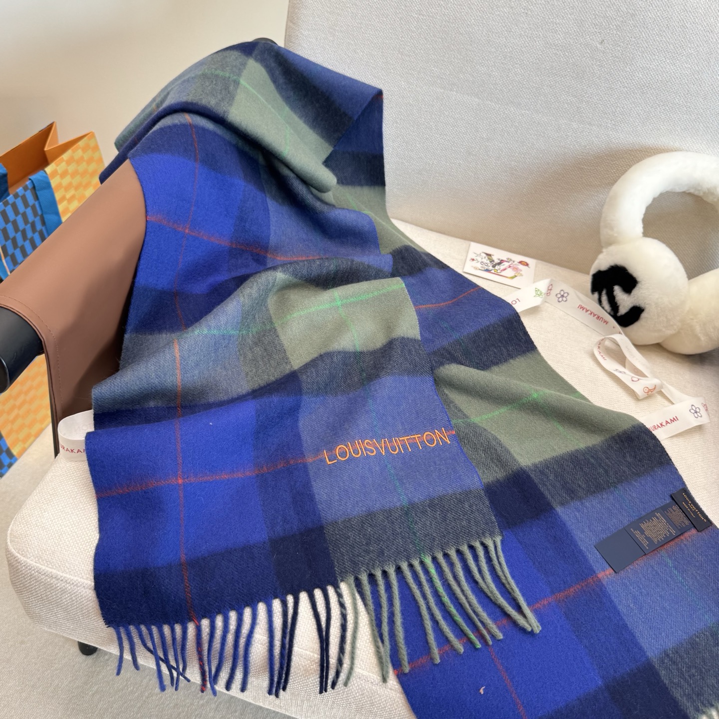 LV scarf