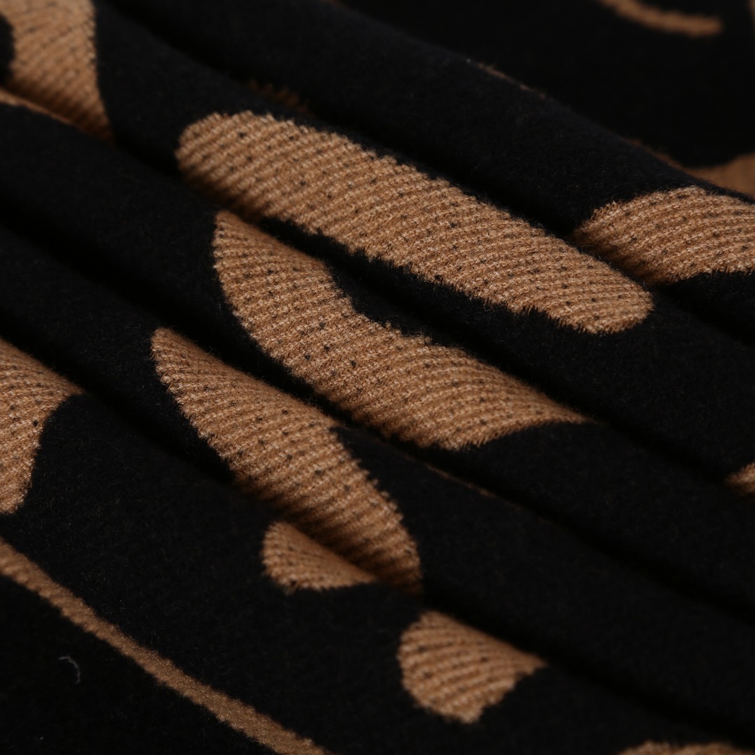 Loewe scarf