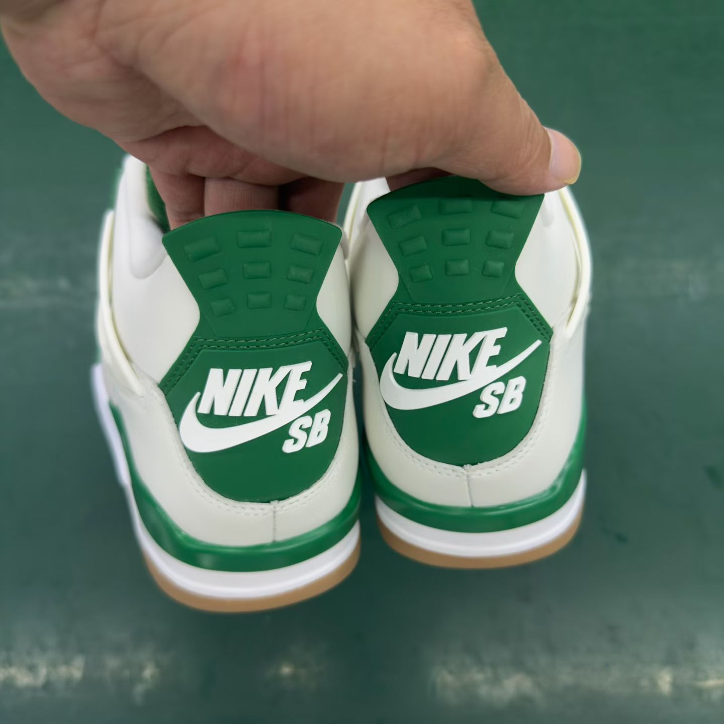 Air Jordan 4