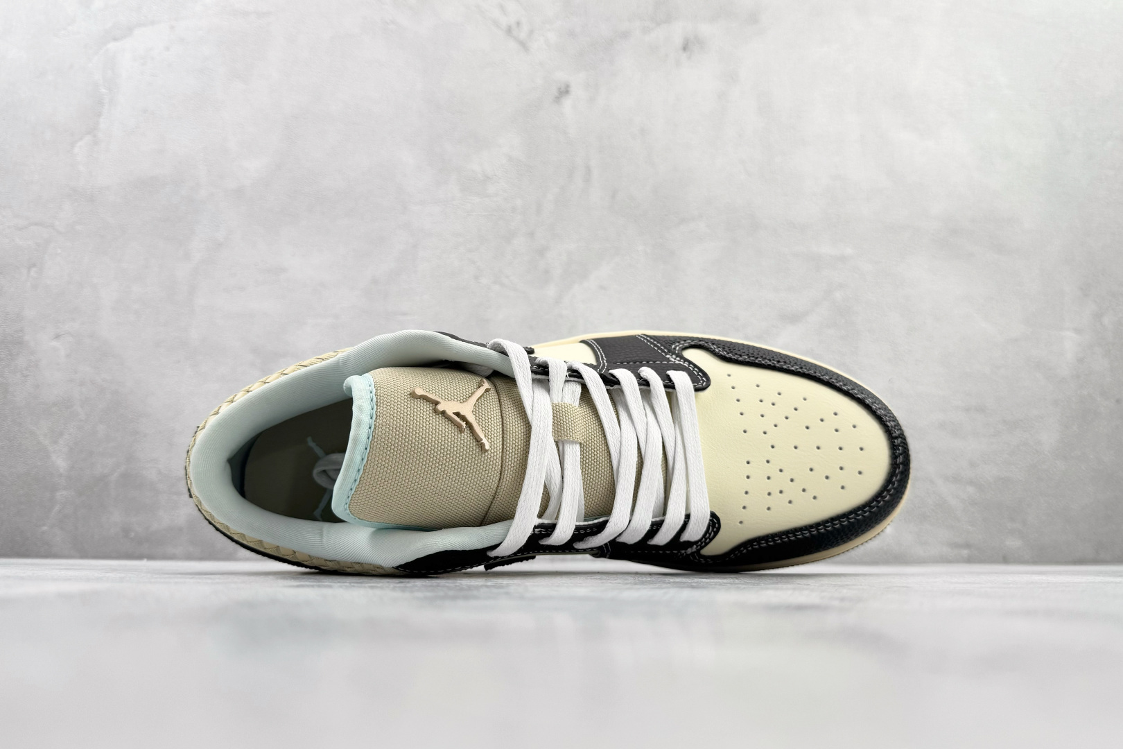 Air Jordan 4