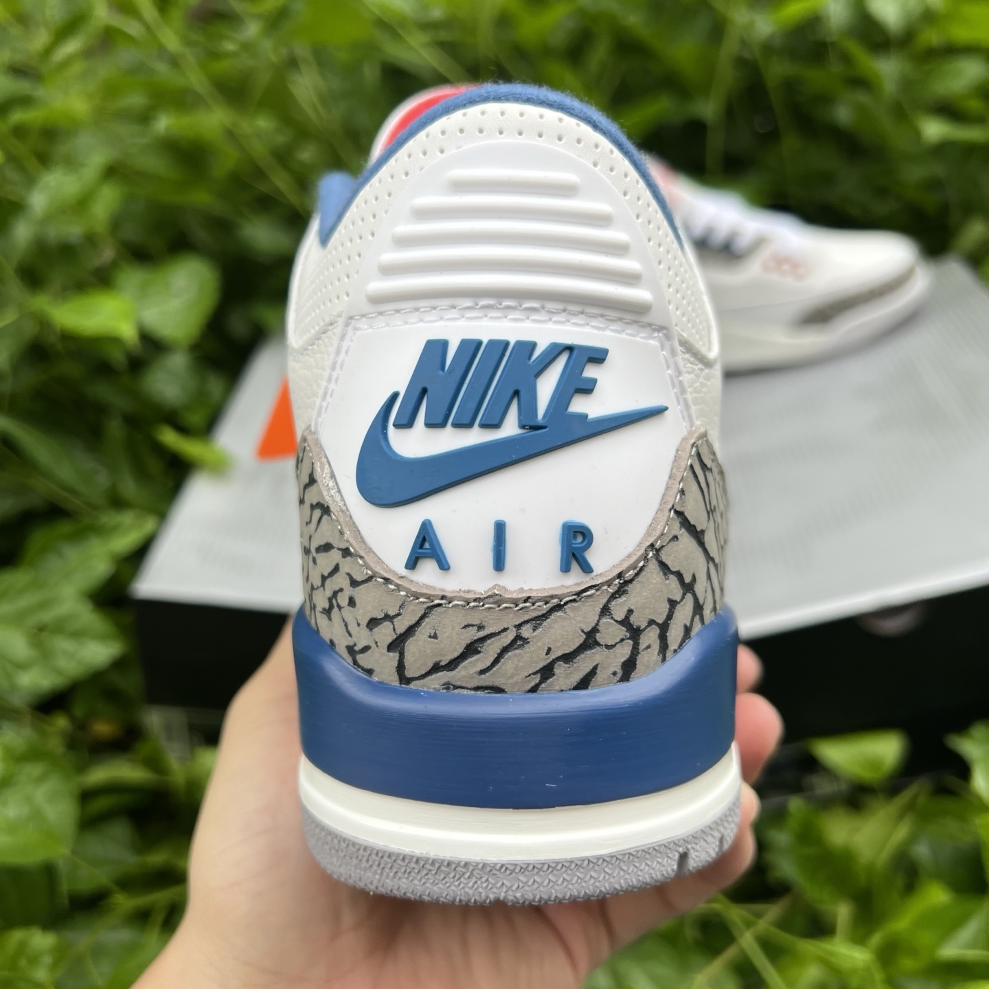 Air Jordan 4