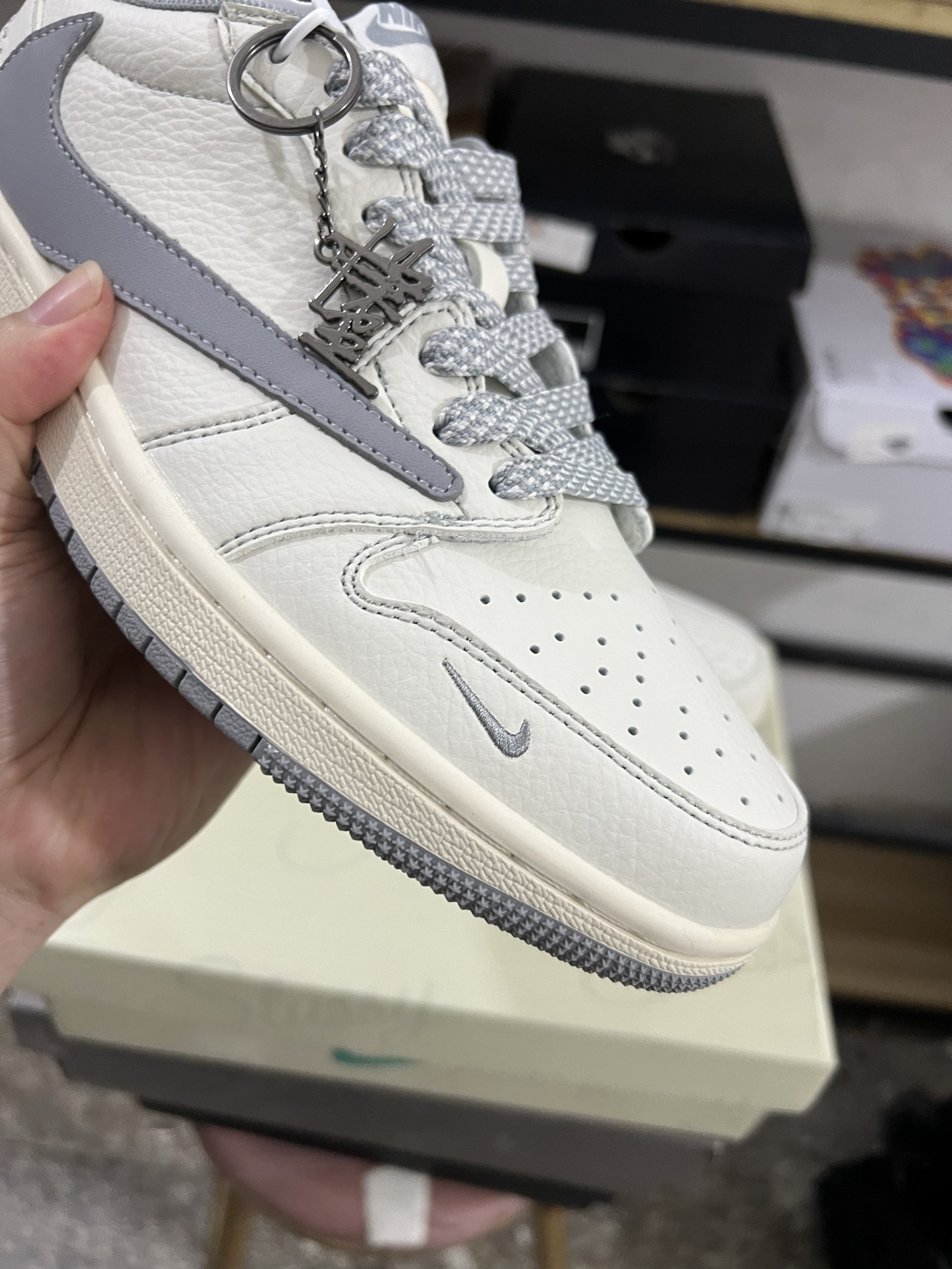 Air Jordan 4
