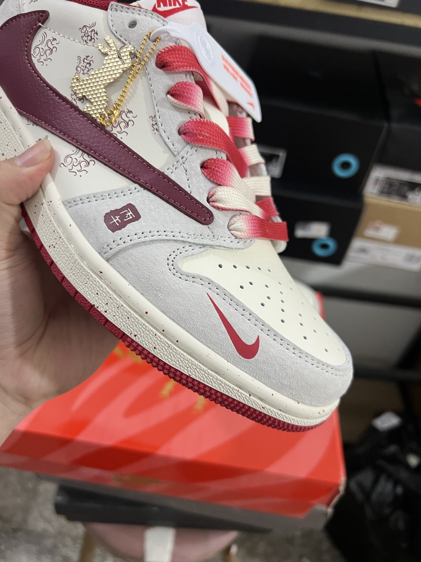 Air Jordan 4