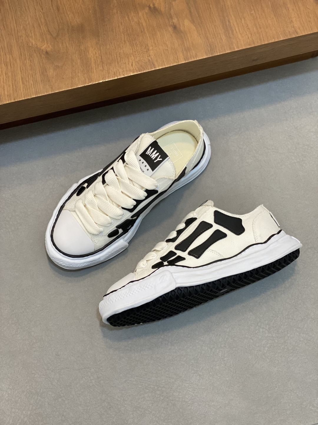 Amiri shoe