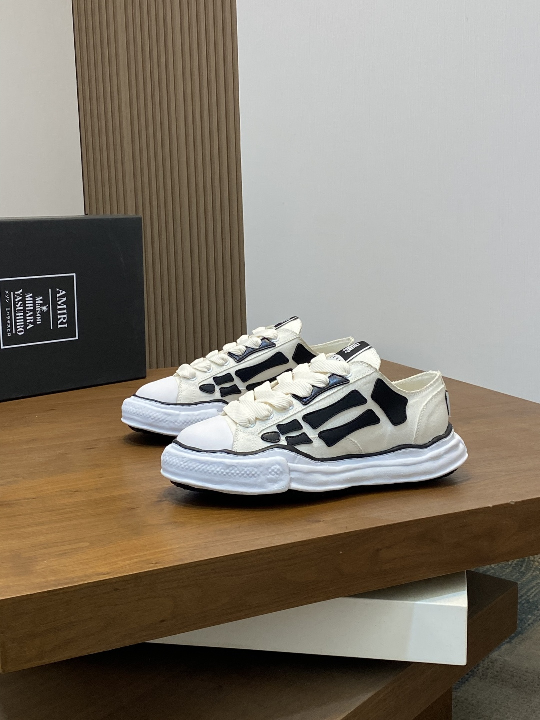 Amiri shoe