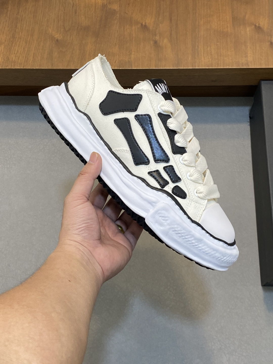 Amiri shoe