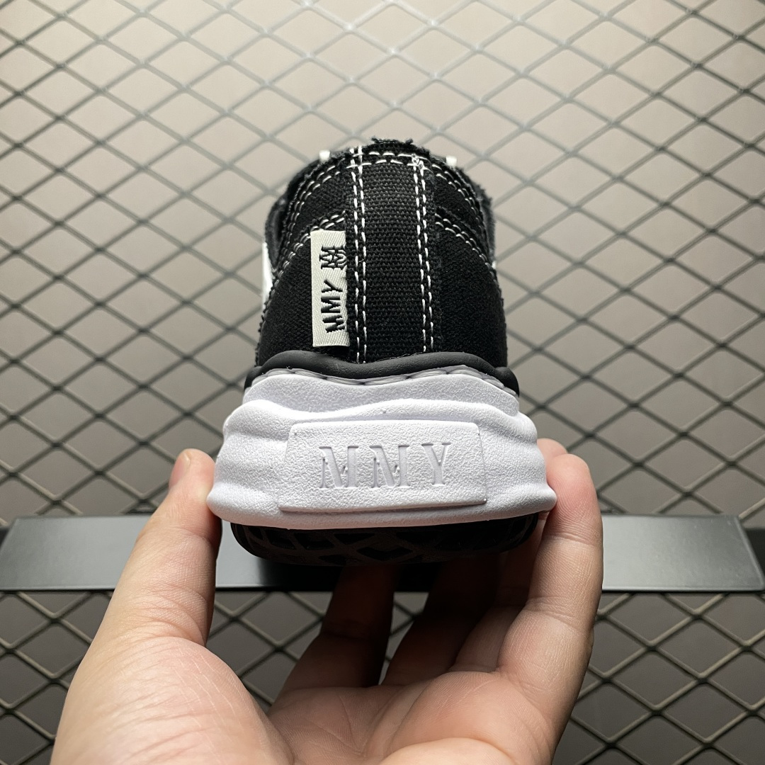 Amiri shoe