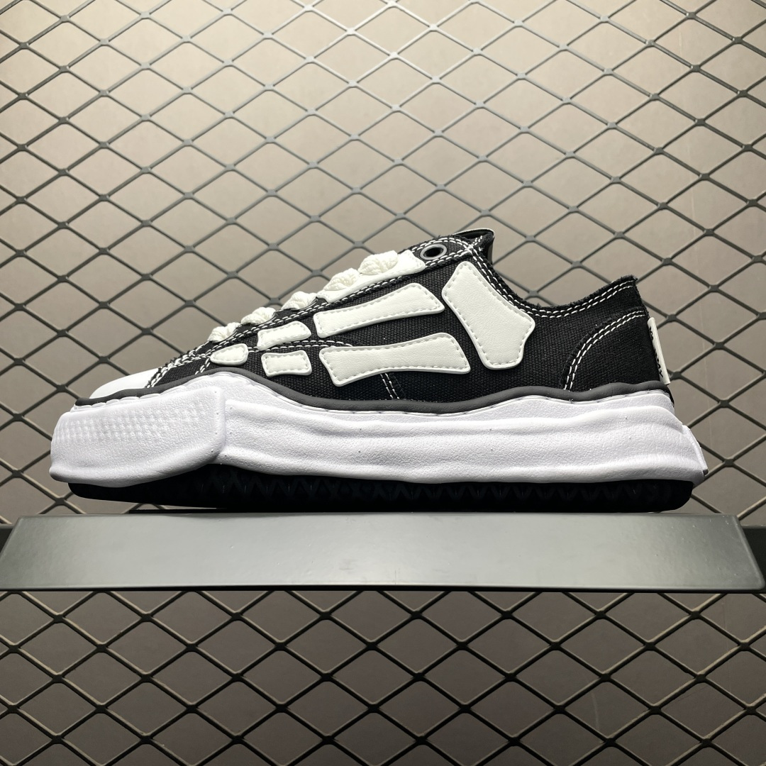 Amiri shoe