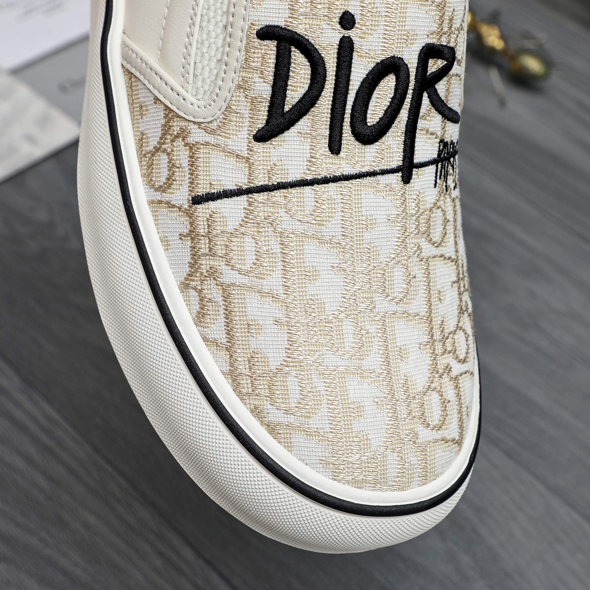Dior