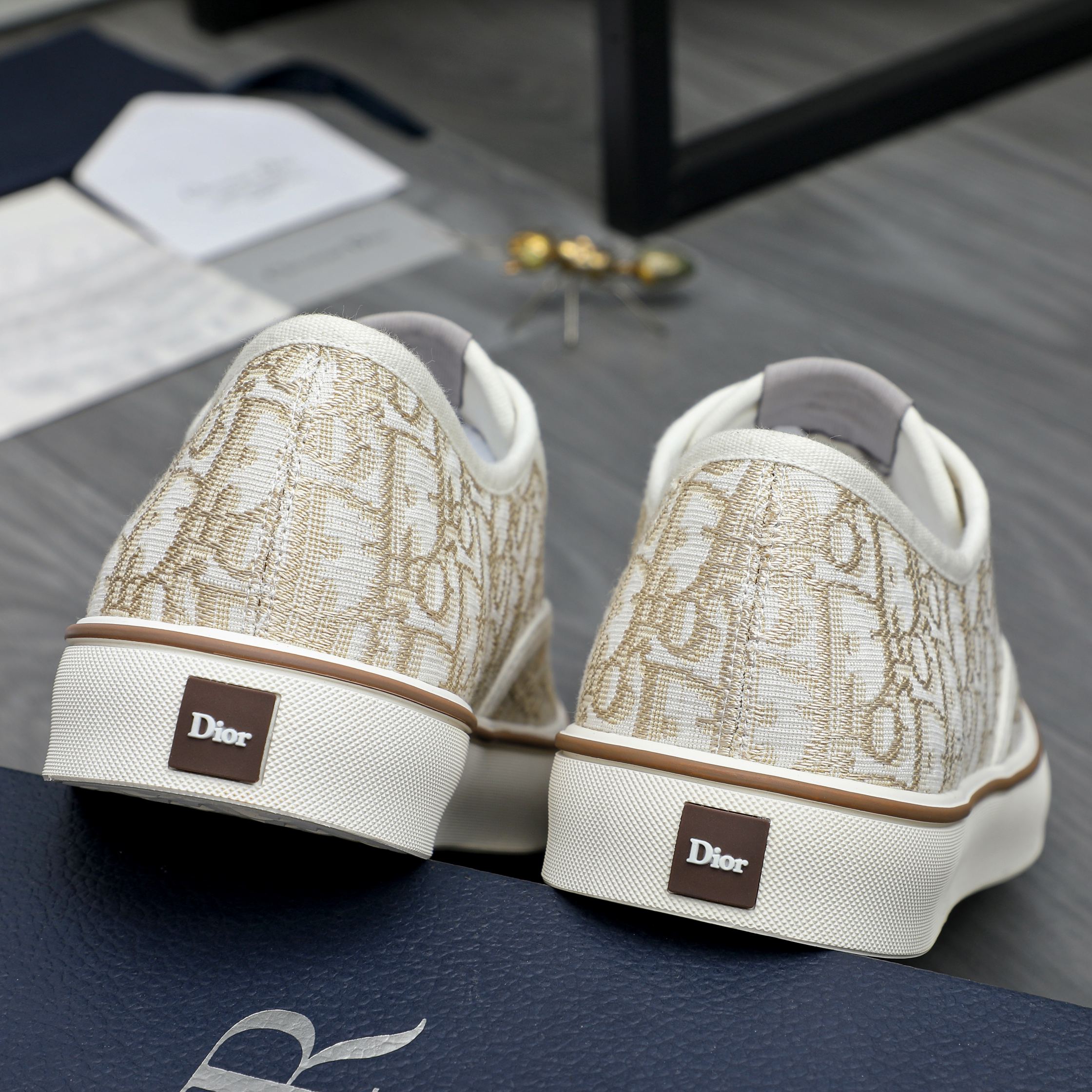 Dior