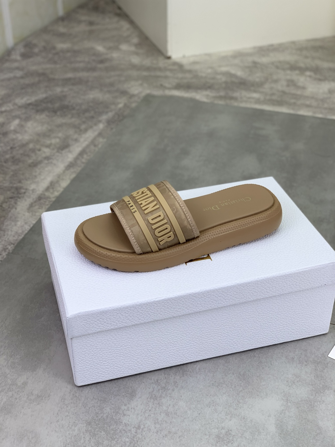 Dior