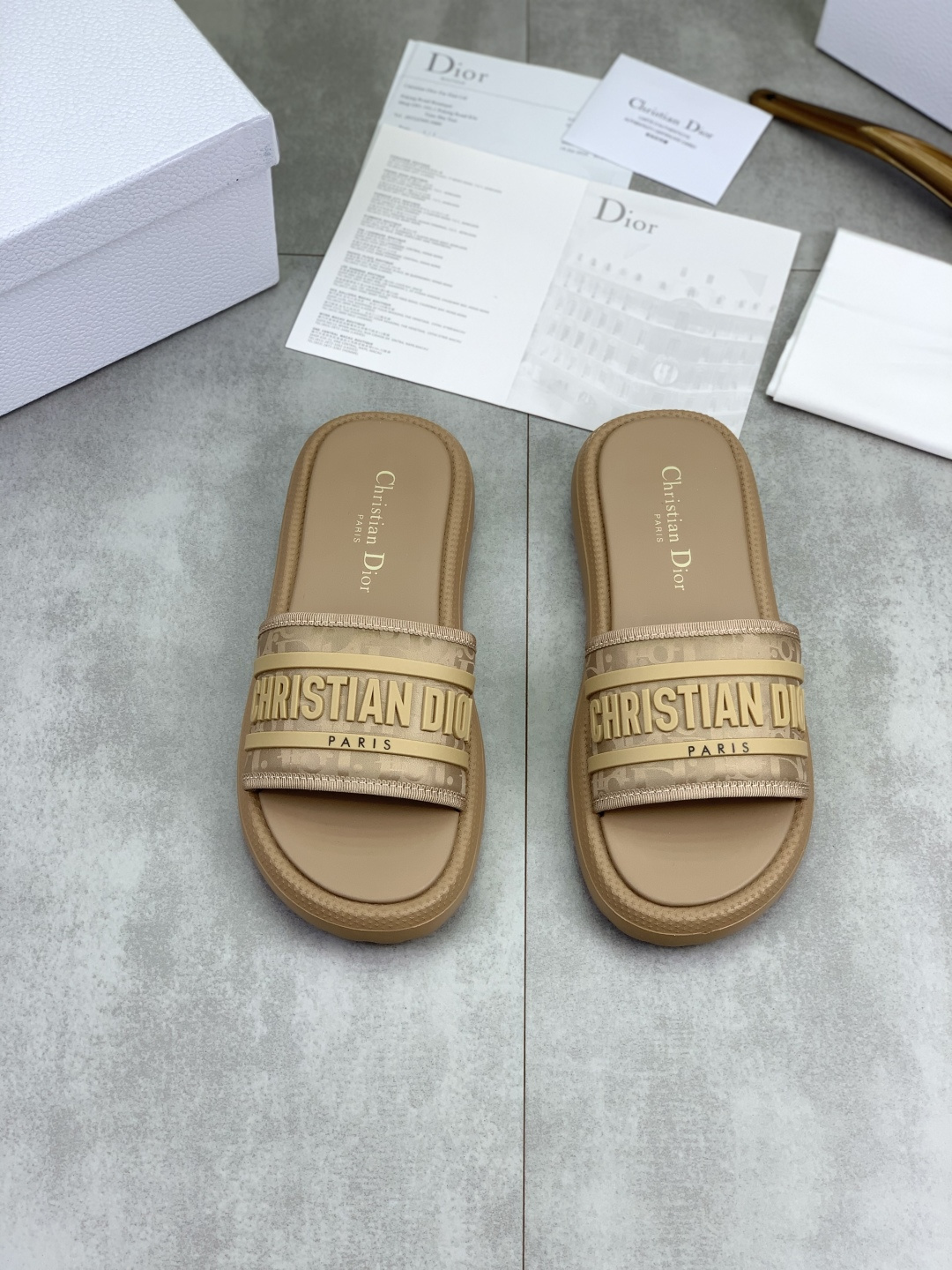Dior