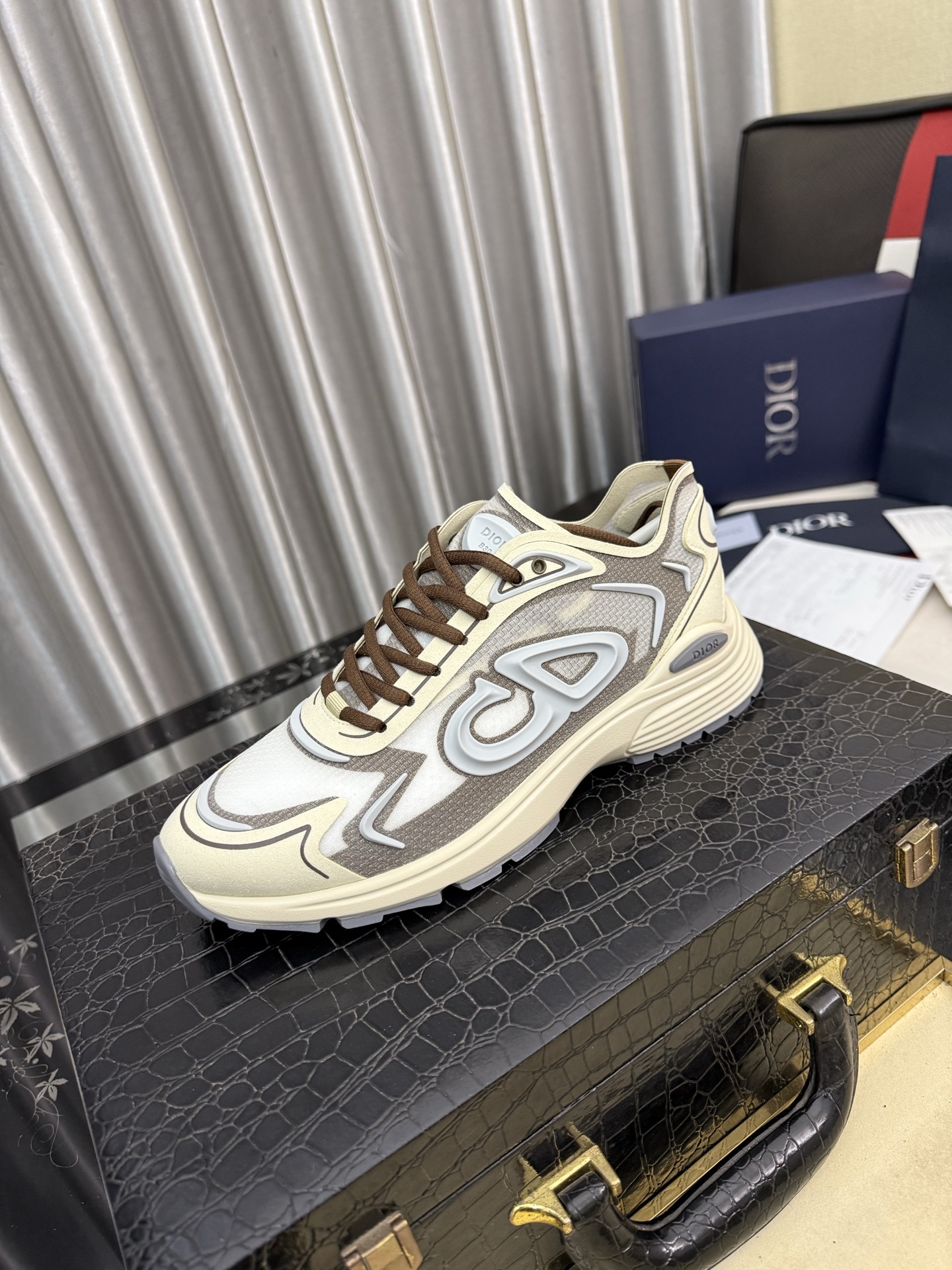 Dior