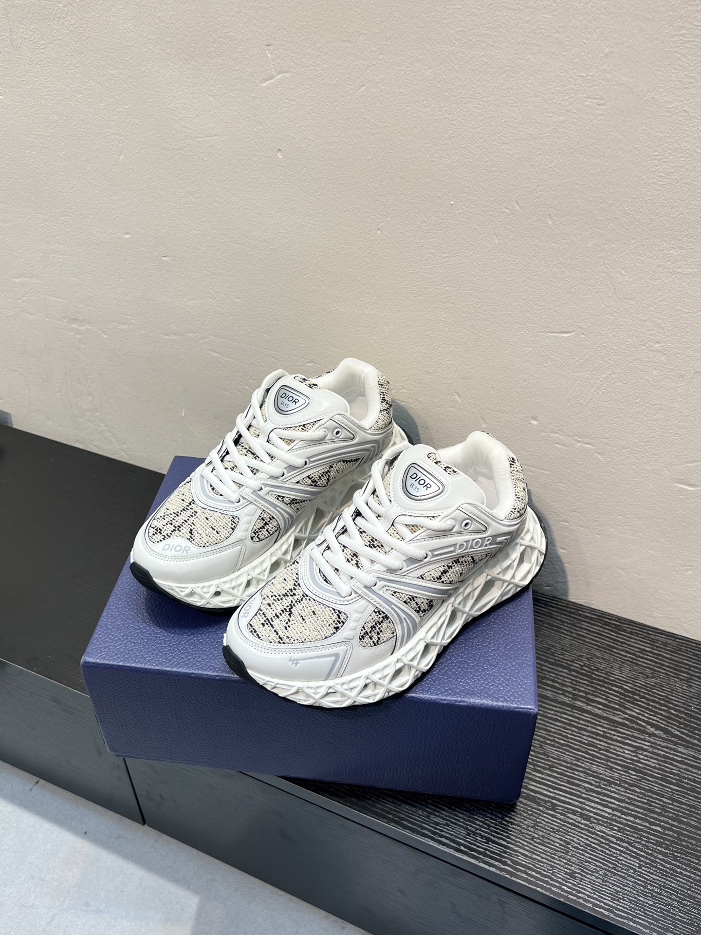 Dior