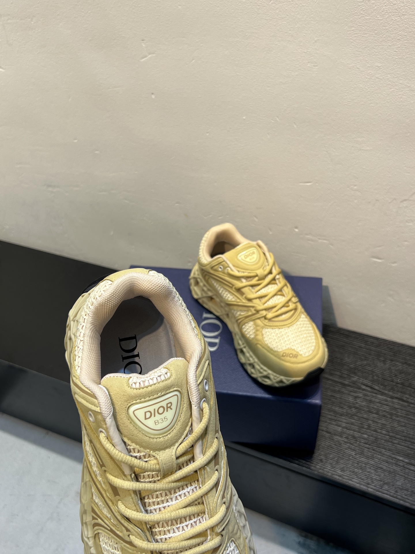 Dior
