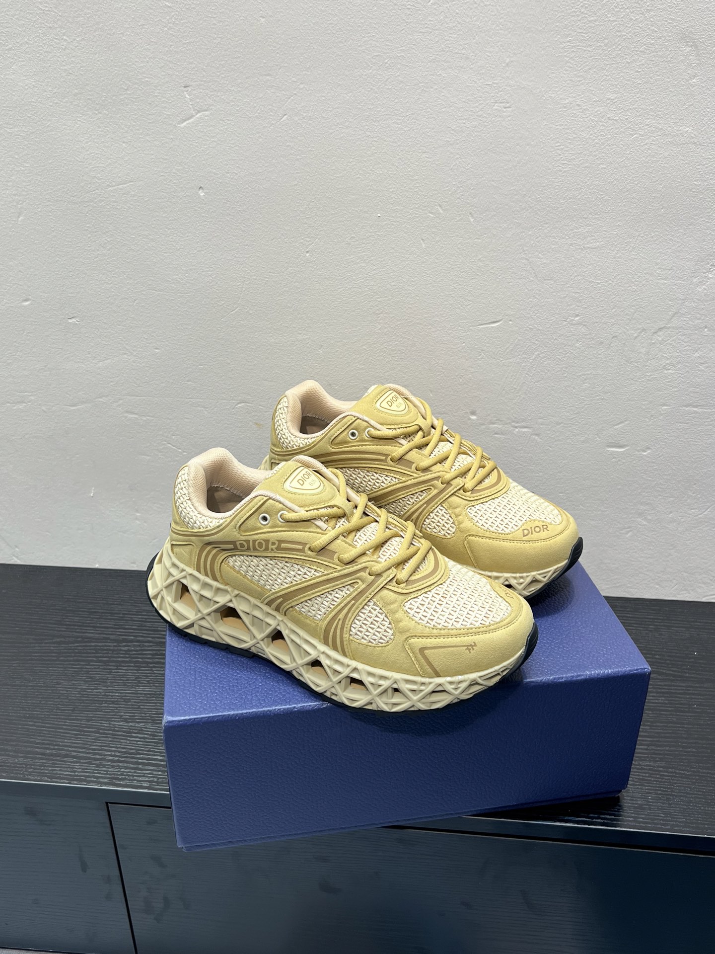 Dior