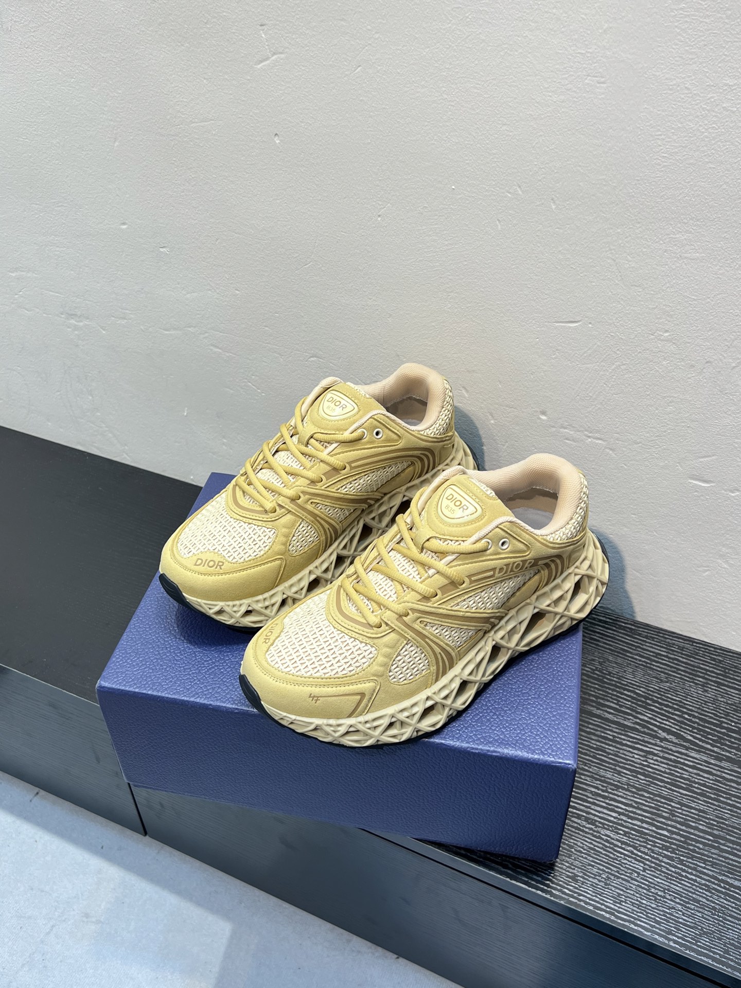 Dior
