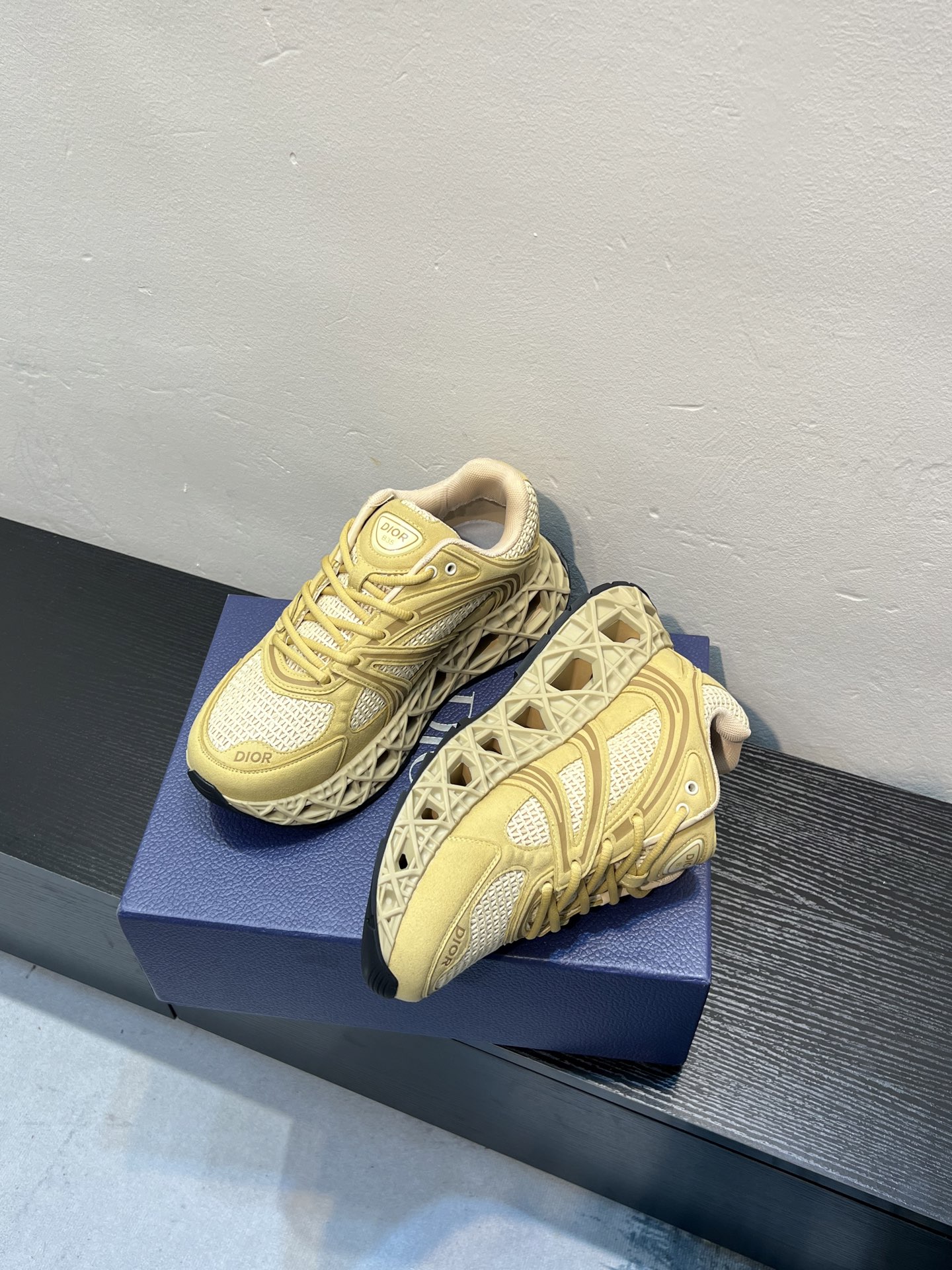 Dior