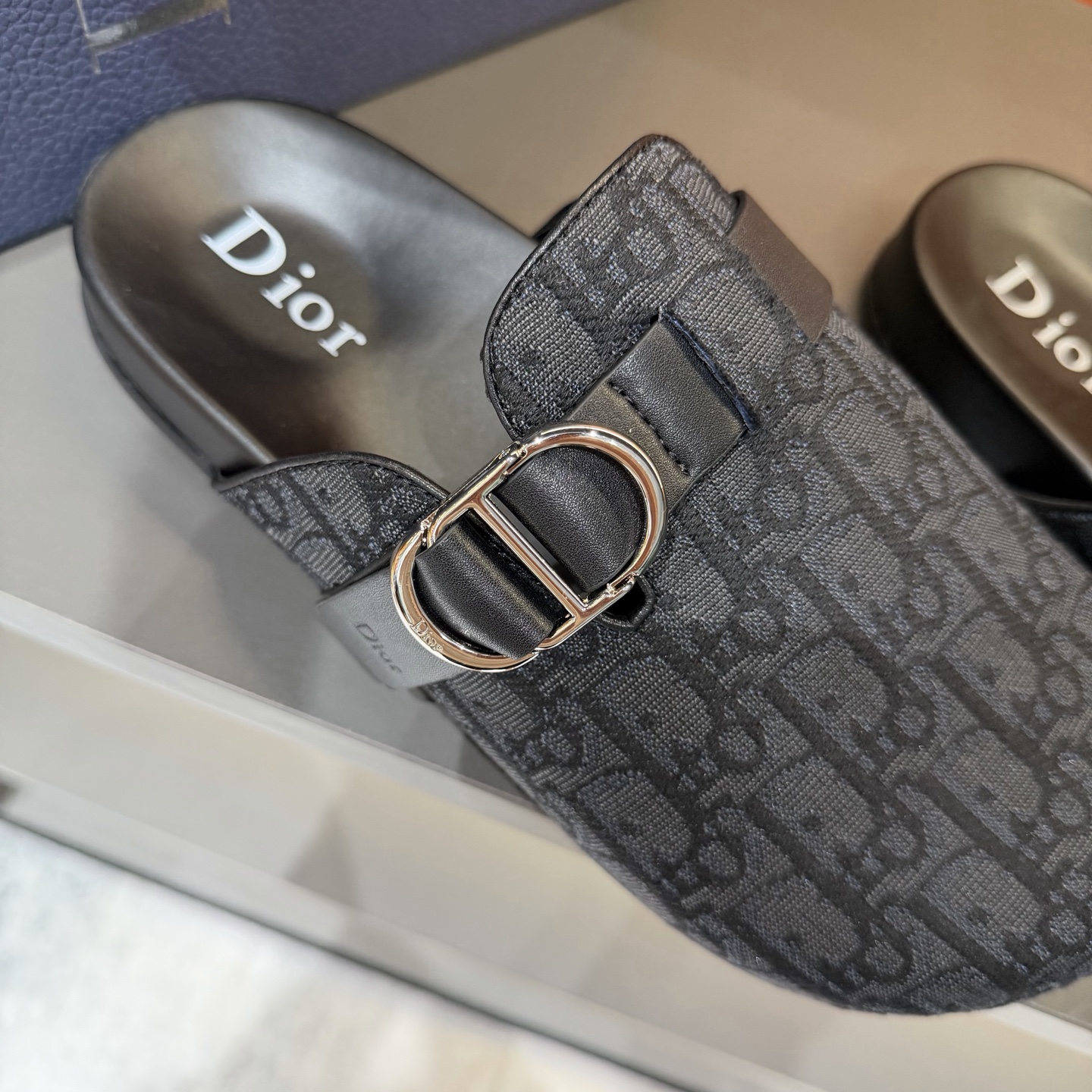 Dior