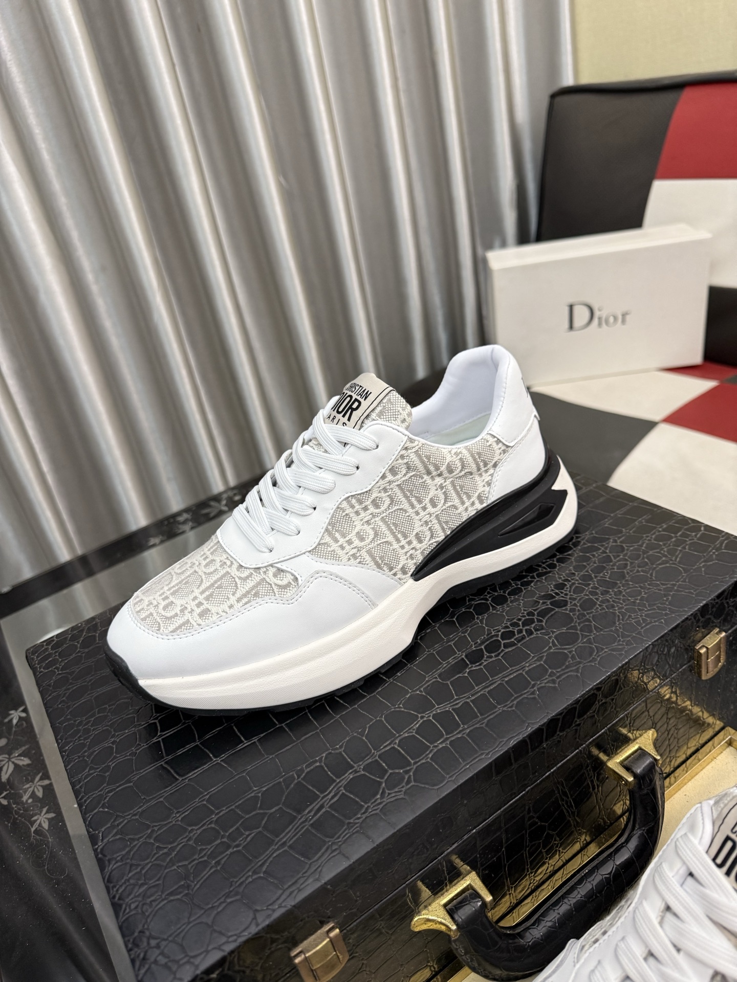 Dior
