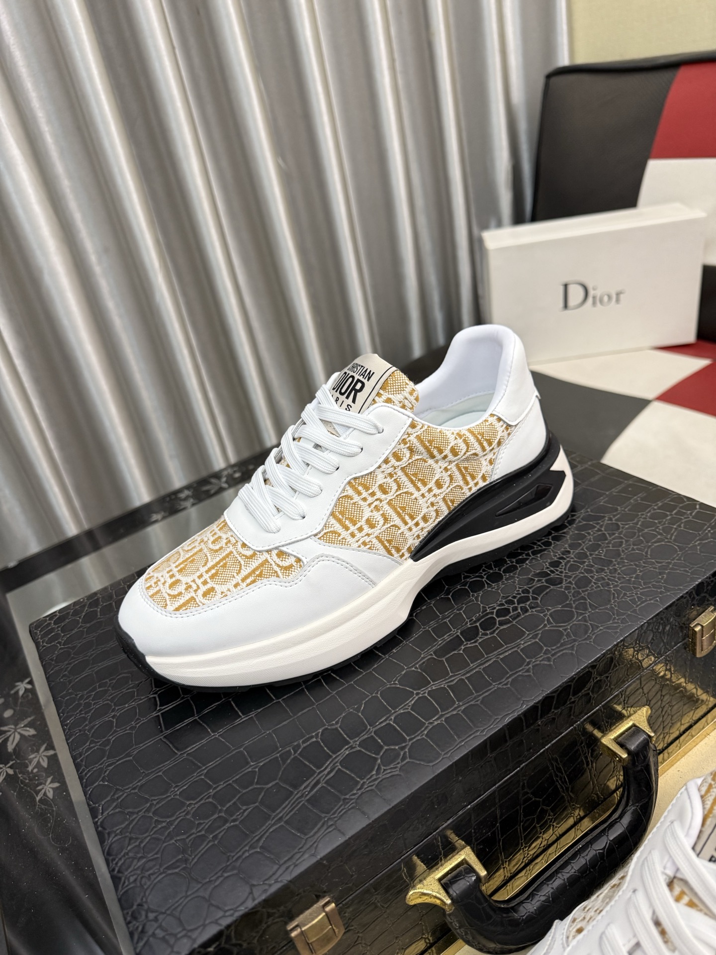 Dior