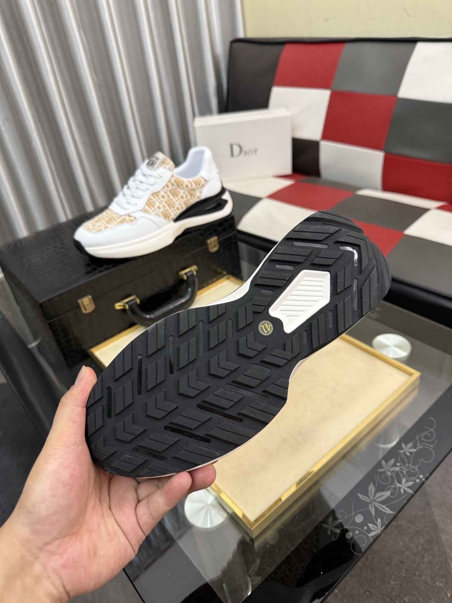 Dior