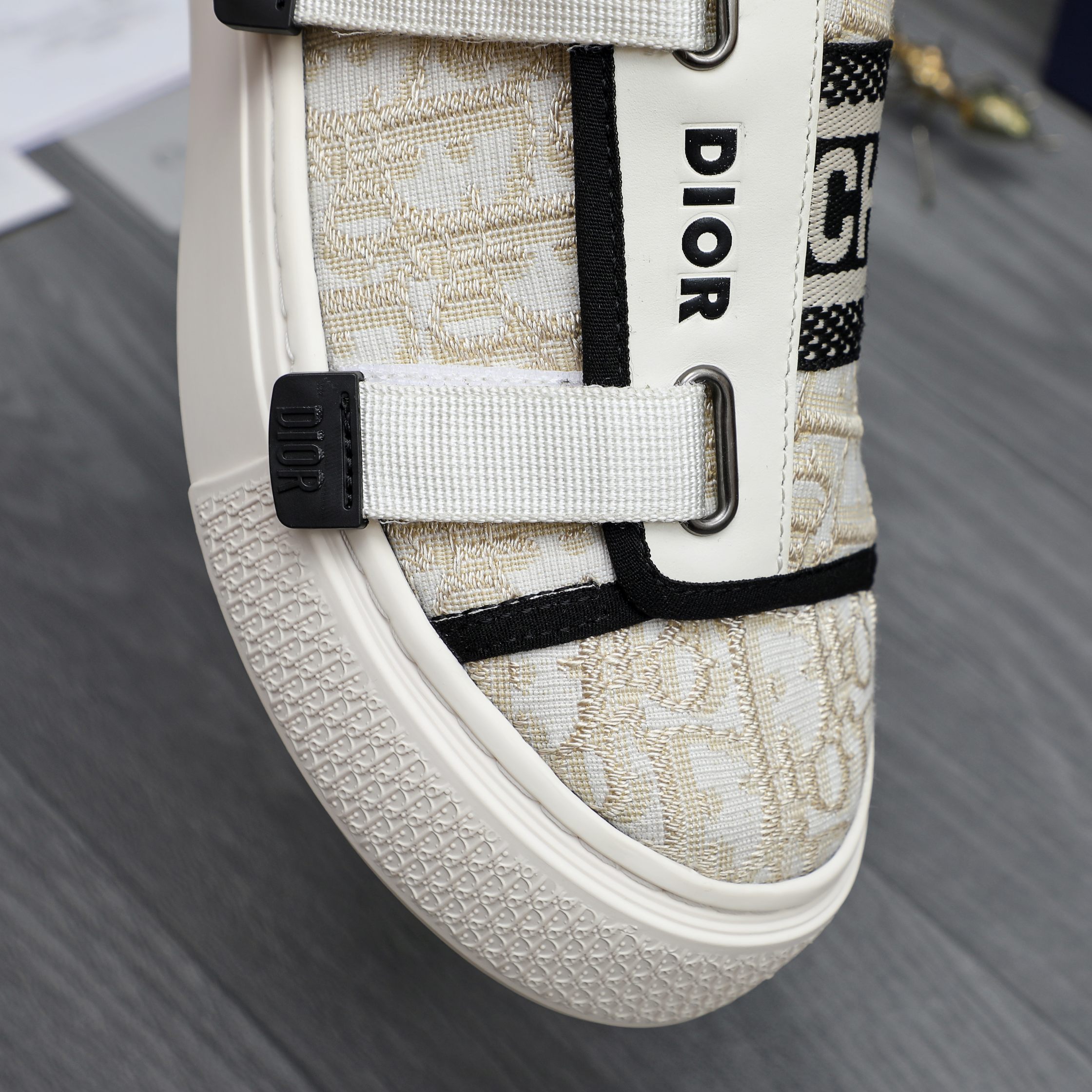 Dior