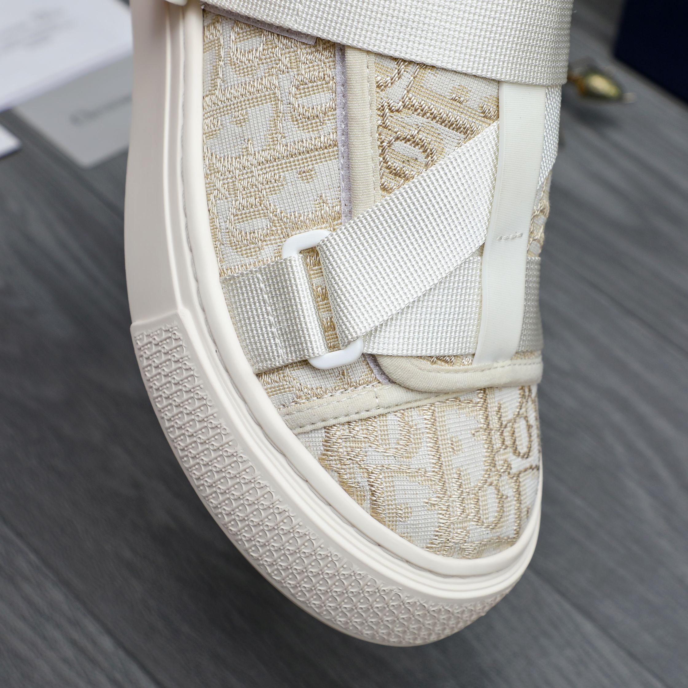 Dior