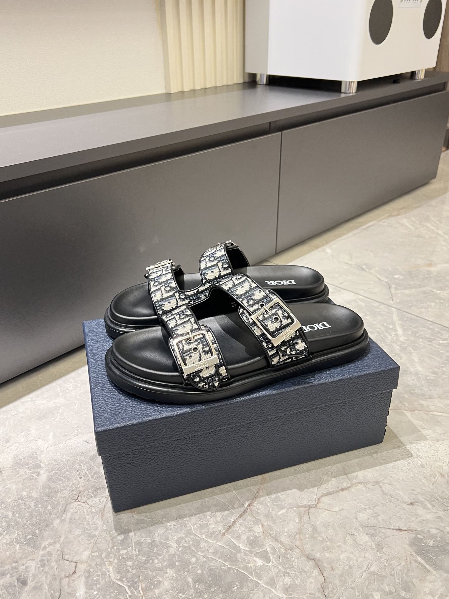 Dior shoe
