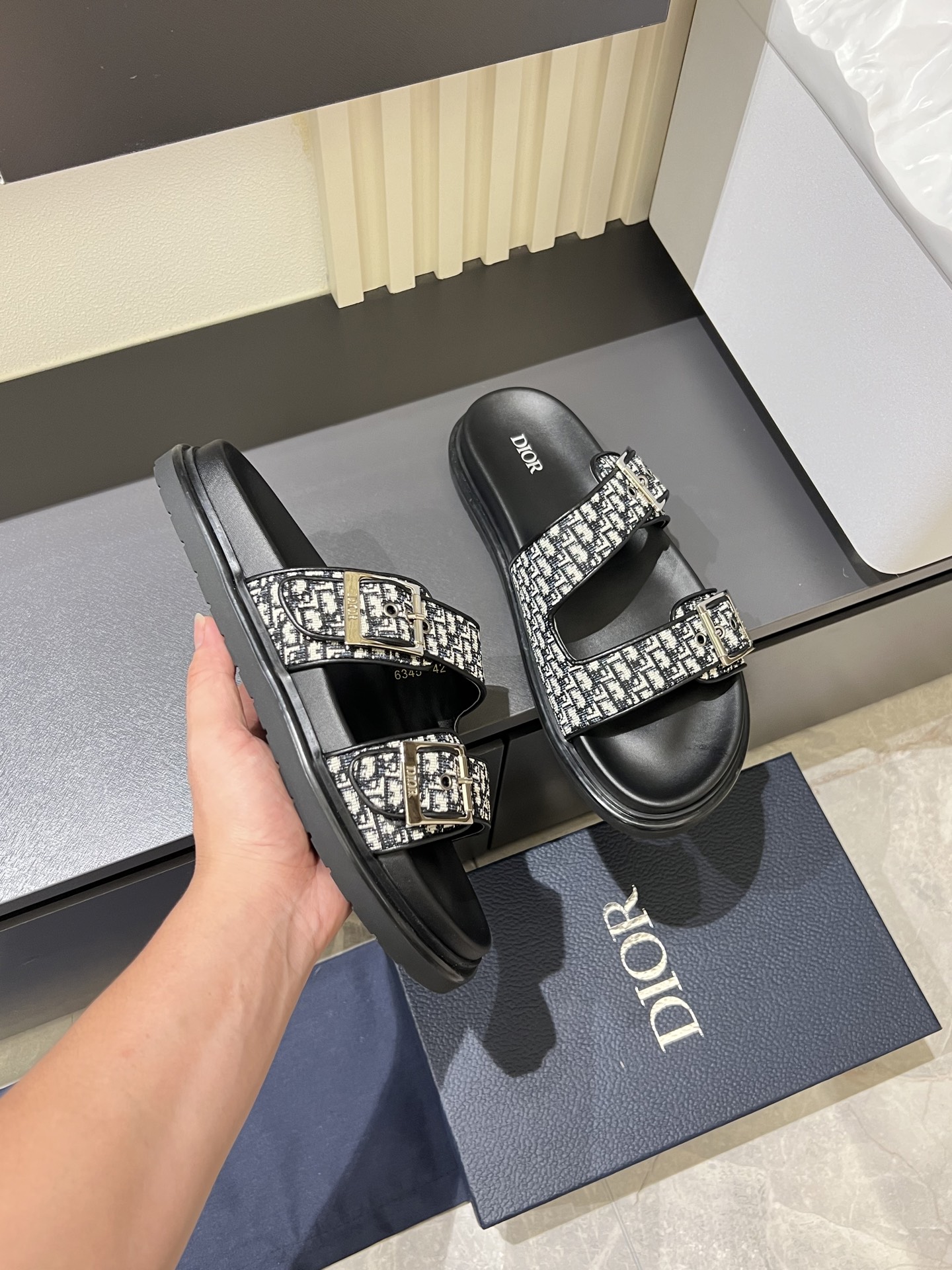 Dior shoe