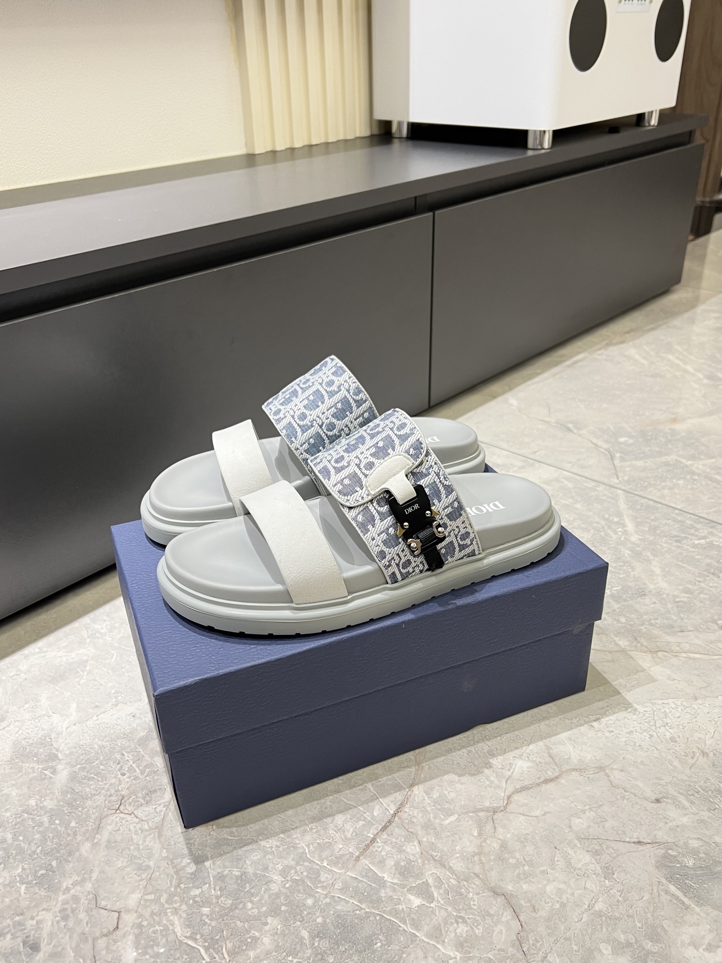 Dior shoe