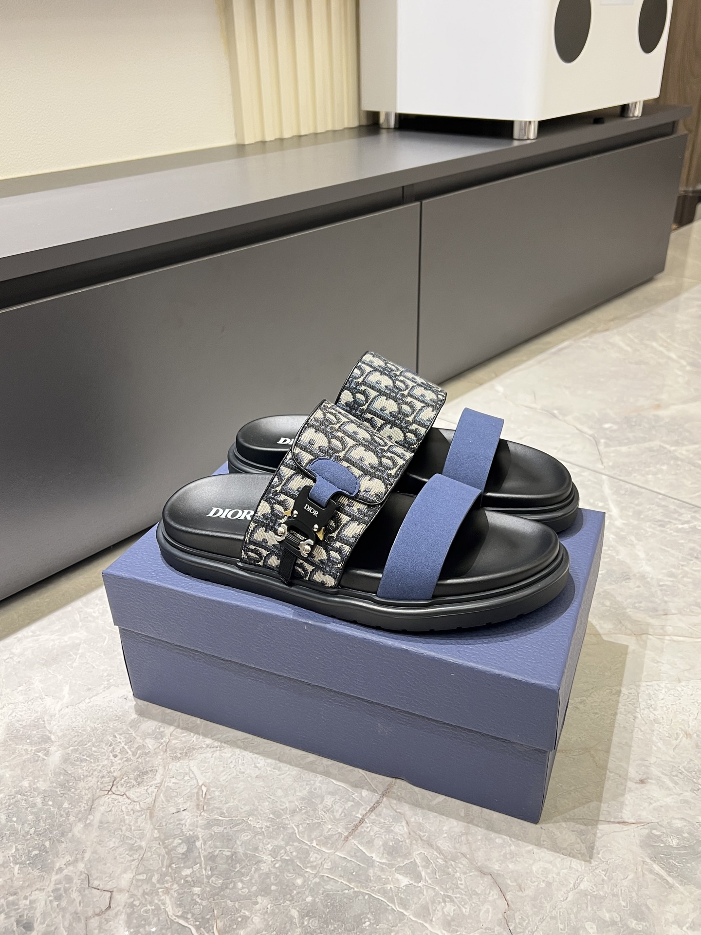 Dior shoe