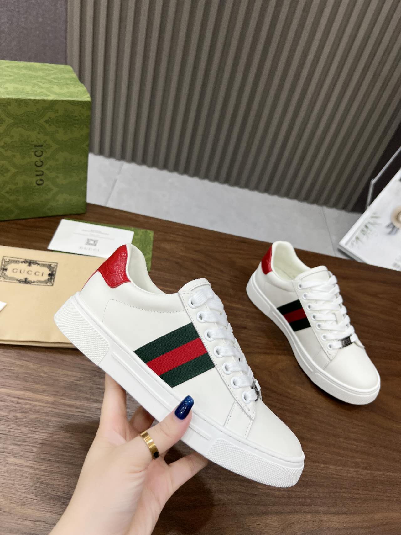 Gucci shoe