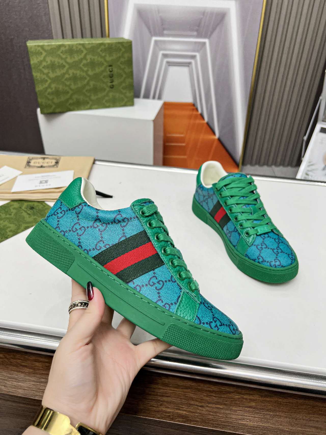 Gucci shoe